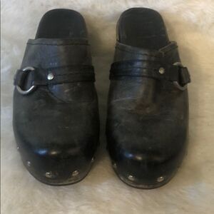 Frye clogs 7M (1570)